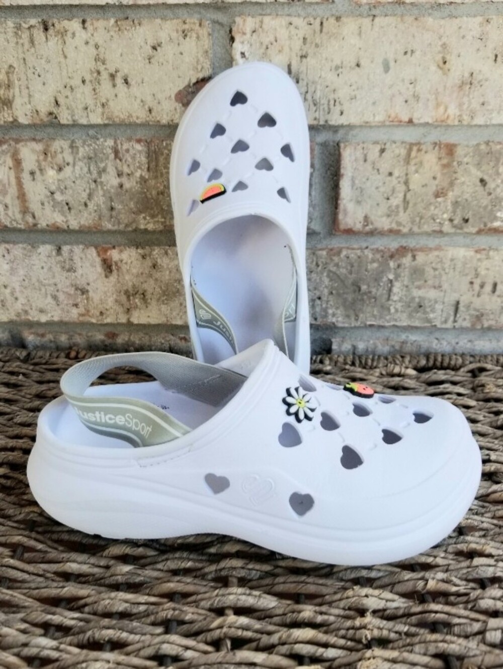 JUSTICE Big Girls WHITE Clogs w/ Shoe Charms (Size Y1) Comfort Closed Toe